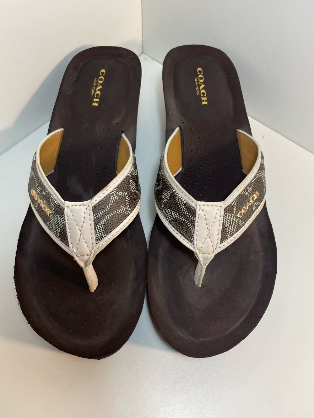 COACH Jolene Brown Cream Gold Thong Wedge Heel Sandals Women’s Size 9.5 B NWOB - Picture 4 of 15